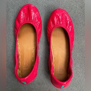 Razzleberry Tieks, Size 6
